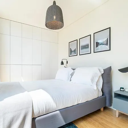 Modern 1 Bedroom With Balcony 아파트